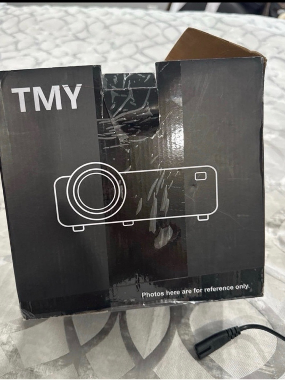 White Portable LED Mini Projector with USB - Picture 8 of 9